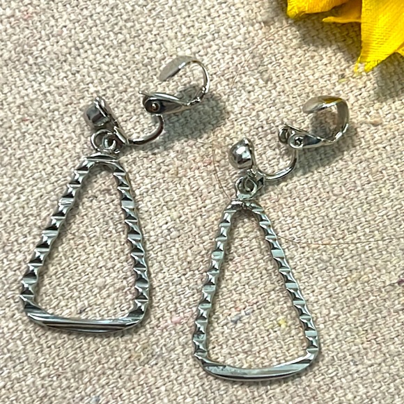 Triangle Silver Clip On Earrings. - Picture 1 of 4